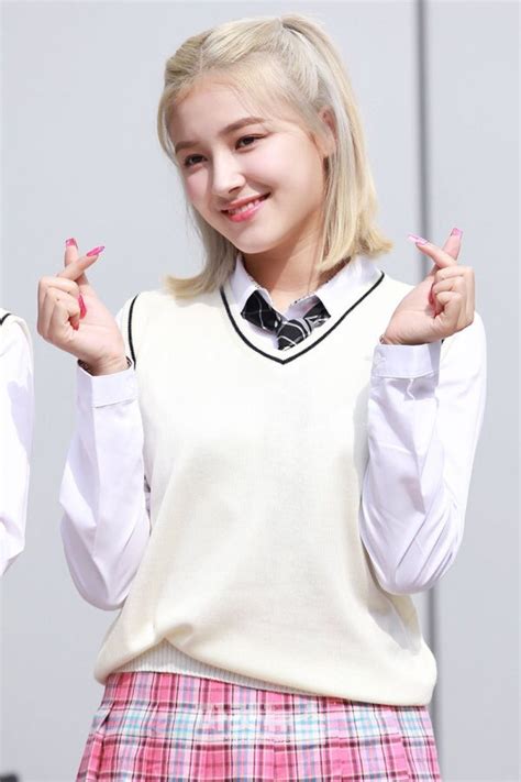 Nancy MOMOLAND lột xác bá đạo thay tóc mới khoe body cực hot