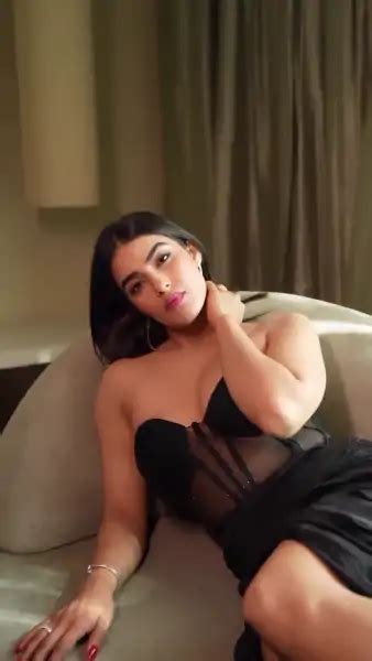 Kavya Thapar Latest Hot Pics And Photo In Black Outfit