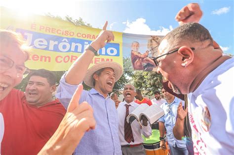 Jerônimo Rodrigues comemora eleição de Macron na França