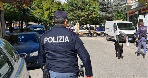 Operazione Antidroga Ad Avezzano Polizia Fa Irruzione In Una Casa E