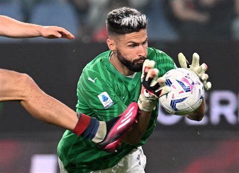 サッカー＝acミラン勝利、終了間際にfwジルーがgk務める ロイター