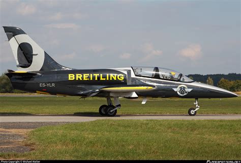 Es Ylr Breitling Jet Team Aero L Albatros Photo By Michael Walter