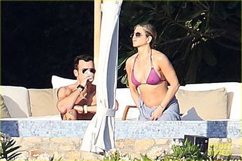 Jennifer Aniston Courteney Cox Bikini Babes In Cabo Photo