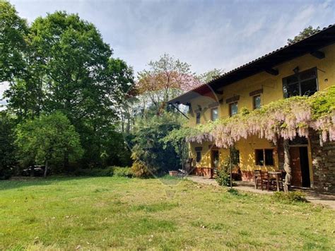 Vendita Rustico In Via Castelletto Varallo Pombia Buono Stato