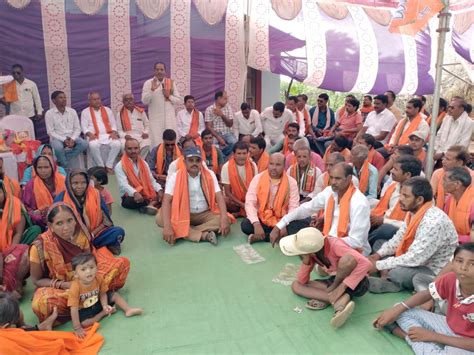 125 Congress Workers Join Bjp In Kawardha Said Influenced By Bjp S Customs And Principles