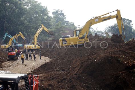 Akses Jalan Putus Akibat Gempa Cianjur Bisa Dilalui Warga Antara Foto