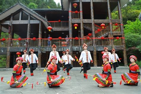 四川宣汉薅草锣鼓点亮“五一”假期丨五一安逸游四川四川在线