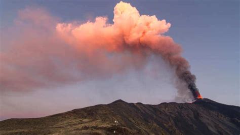 Vulcano Stromboli Dove Si Trova Cosa Vedere Escursioni E Altro