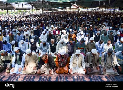 Srinagar India 14th Apr 2023 Kashmiri Muslims Pray At The Hazratbal