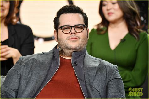 Josh Gad Thinks Disney Didn T Do His Gay Character Justice In Beauty