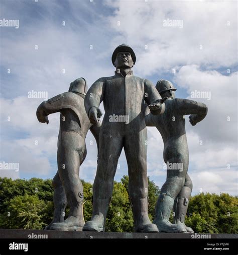 Piper alpha memorial aberdeen hi-res stock photography and images - Alamy