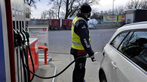 Prezes PKN Orlen Daniel Obajtek zapewnił że paliwa w Polsce nie