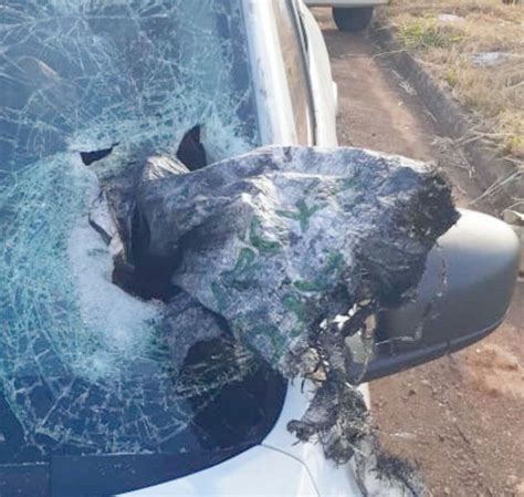 Motorista De Carro Morre Ao Ser Atingido Por Pe A Que Escapou De