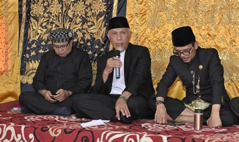 Gubernur Mahyeldi Hadiri Penobatan Rajo Nan Baduo Dan Malewakan Gala 24