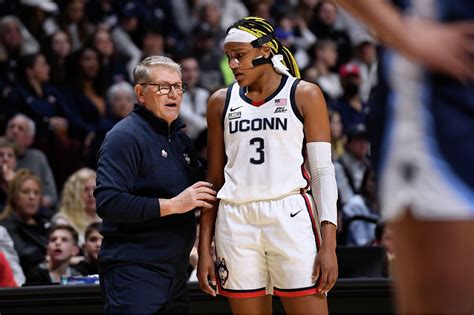 Uconn S Aaliyah Edwards Preparing For Canadian National Team