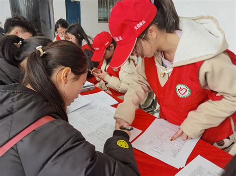 【最美理工·影像】雷锋在身边：大学生志愿者传递温暖与爱 湖南理工学院新闻网