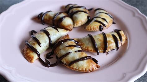 DELICIOUS FOOD Empanadillas dulces de chocolate y plátano