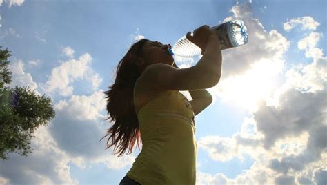 De verdad adelgaza beber dos litros de agua al día CORRER Y FITNESS