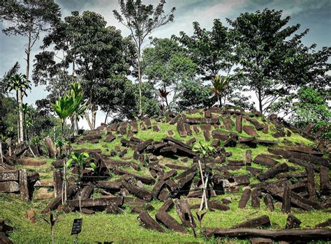 Mitos Dan Misteri Gunung Padang Situs Megalitikum Tertua Di Dunia Indo