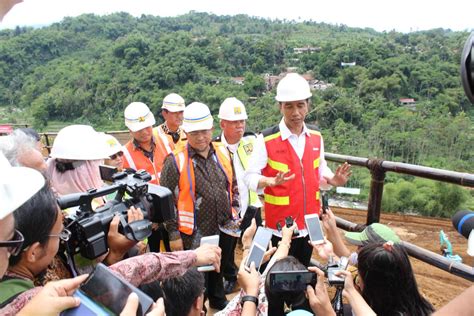 Jokowi Tinjau Bendungan Kering Pertama Di Indonesia Direktorat