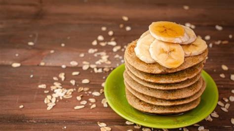 Tortitas de avena y plátano la receta perfecta para un desayuno