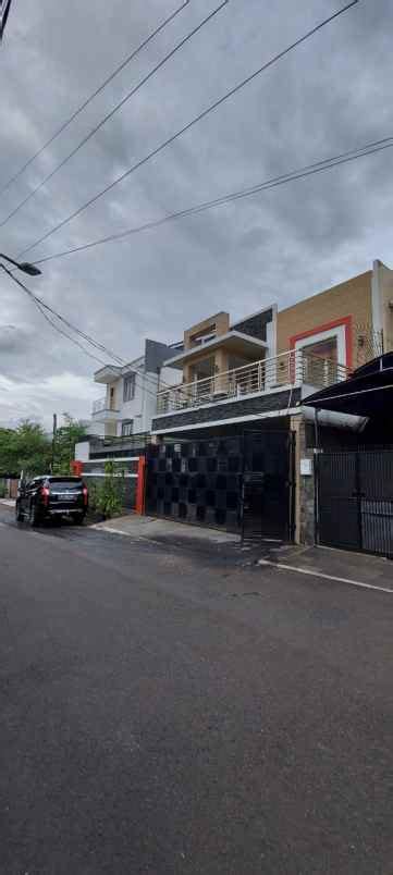 Rumah Mewah Dalam Komplek Di Kebon Baru Tebet Jakarta Selatan