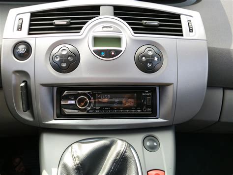 Замена штатной магнитолы — Renault Scenic II, 1,5 л, 2007 года ...