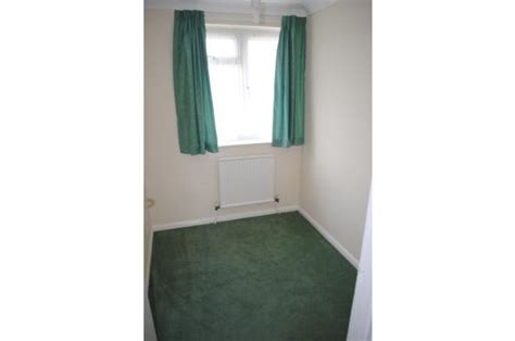 3 Bedroom End Terraced House Let In Reading Rg4