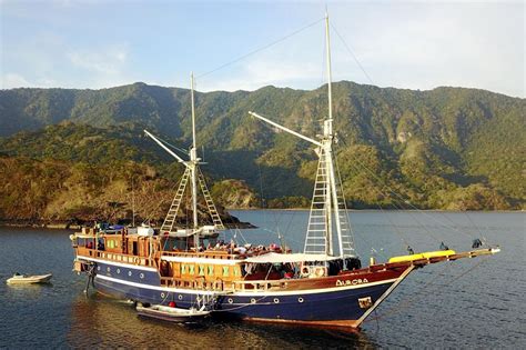 Raja Ampat Diving All Star Liveaboards Aurora And Velocean