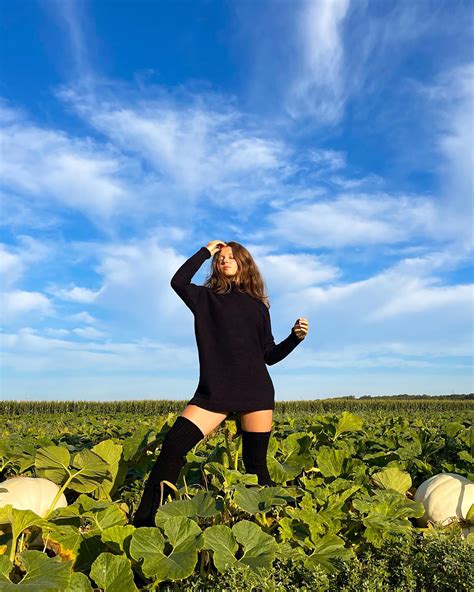 Victoria Peyton | can you spot 🐈‍⬛ happy first day of fall and the