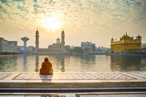 Just 12 Stunning Photos Of The Golden Temple In Amritsar Condé Nast Traveller India India