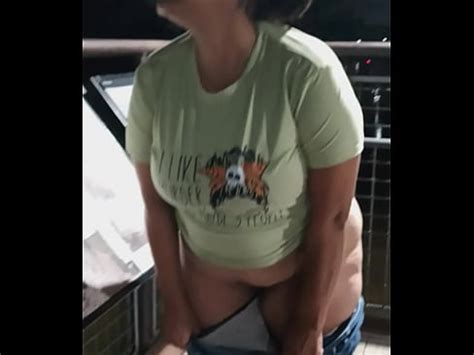 La milf ébène FreckleFace420 exhibe sa chatte en public XVIDEOS