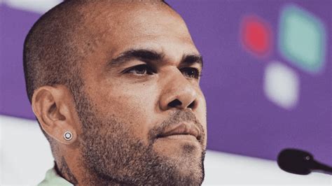 Diario Hoy Detienen A Dani Alves En Barcelona Por Agresión Sexual