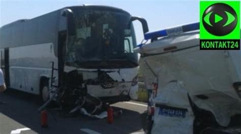 Zmar Trzeci Policjant Ranny W Wypadku Polskiego Autokaru Tvn