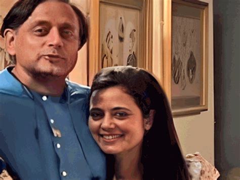 Shashi Tharoor Mahua Moitra Viral Photo Controversy Congress Tmc