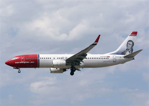 ノルウェーエアインターナショナル Boeing 737 800 EI FHB ロンドンガトウィック空港 航空フォト by