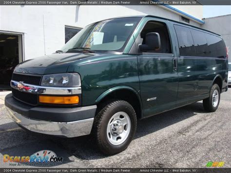 2004 Chevrolet Express 2500 Passenger Van Dark Green Metallic Medium Dark Pewter Photo 1