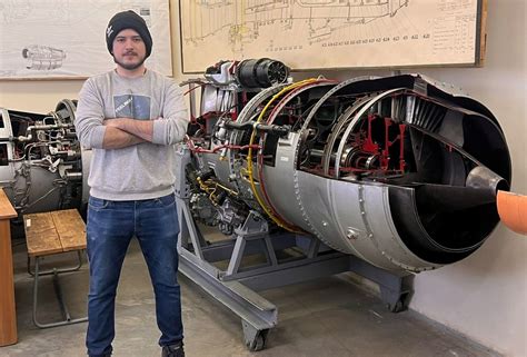 Mexicano de 24 años en Rusia busca sus sueños en el espacio