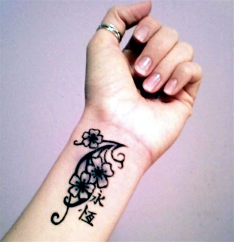 100 ideas for a wrist tattoo - get a unique take on the trend. – Ofdesign