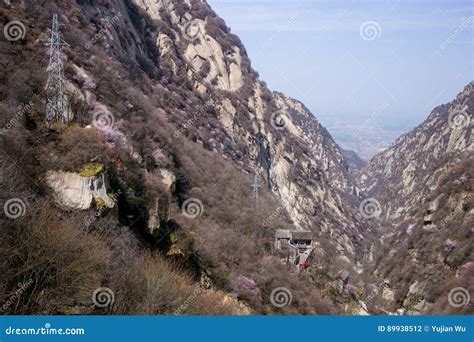 The Famous Tourist Attractions in Shaanxi Province Chinese, Huashan ...