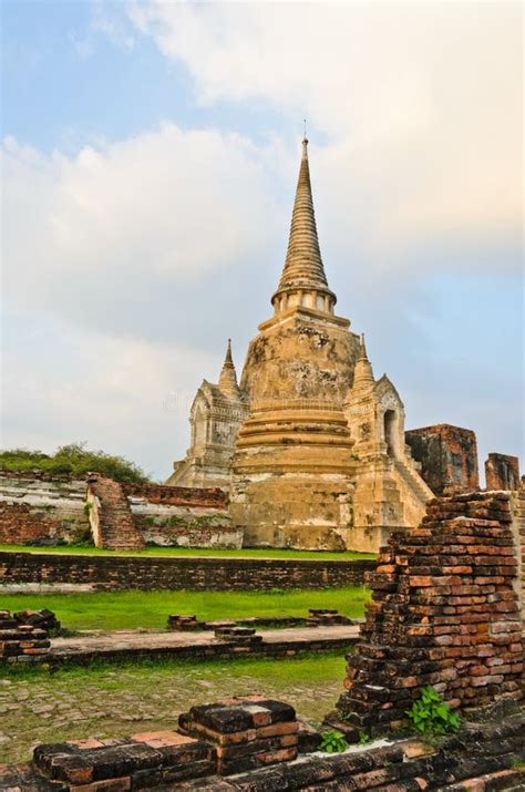 Ancient and ruins temple stock photo. Image of sanphet - 27280702