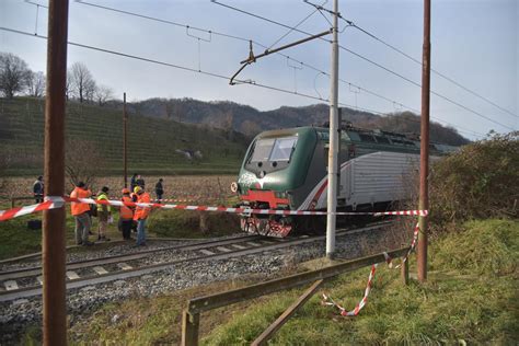 Investito E Ucciso Da Treno Nel Milanese Circolazione Sospesa Tra