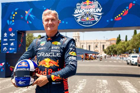 David Coulthard Ikona Formule 1 S Plaštom Supermana U Junu Vozi Red