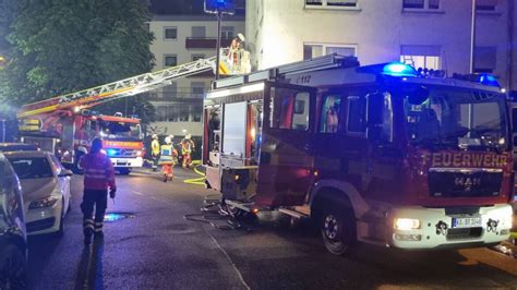 Kellerbrand In Mehrfamilienhaus Acht Personen Ber Drehleiter