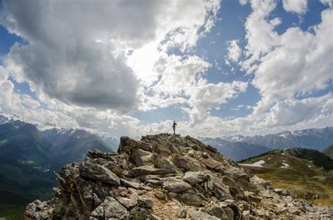 Hiking in the Canadian Rockies - Photorator