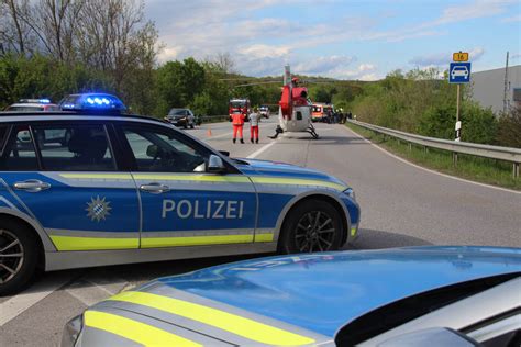 Tödlicher Unfall Biker 42 kracht beim Überholen frontal in Ford