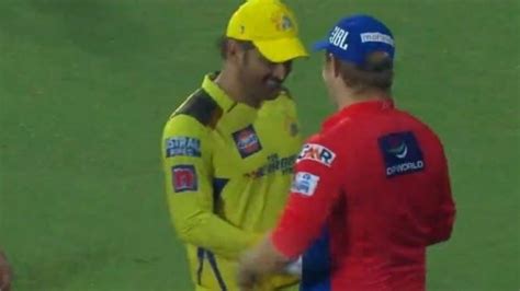 Lions Reunion Fans Cheer As MS Dhoni Meets Shane Watson After