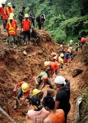 Philippines landslide danger increases | CBC News