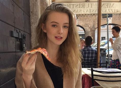 Hot Girl Tu I C V Nh N Th N Tr N M Ng Sao