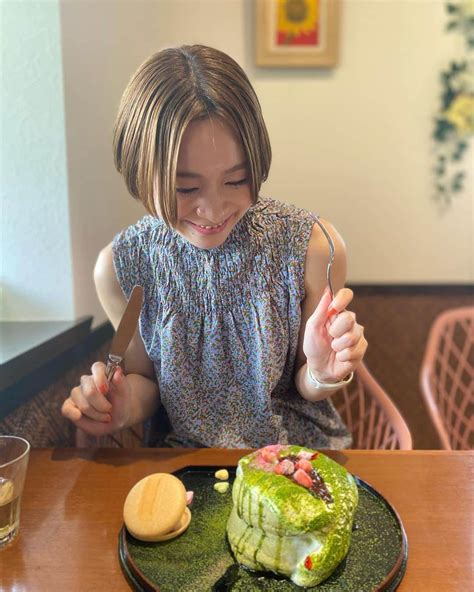 酒井瞳さんのインスタグラム写真 酒井瞳instagram「ふわっふわ ️ 母がふわふわのパンケーキを食べてみたいと言っていたので